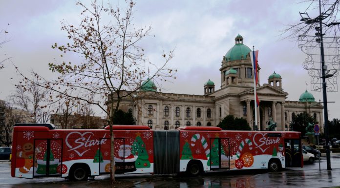 Štark: Neodoljiva novogodišnja čarolija bus